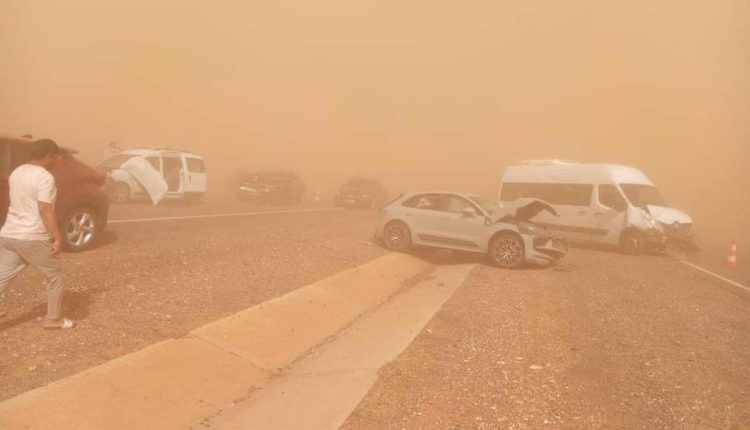 المغرب- العاصفة برنارد: تنبيه آخر ابتداء من الساعة الثامنة مساء اليوم الأحد ووزارة التجهيز تهيب بمستعملي الطرق والطرق السيارة توخي الحذر وتأجيل السفر إلى حين تحسن الأحوال الجوية (هذا رقم الاتصال)