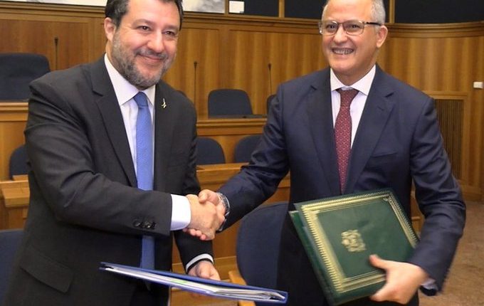 المغرب وإيطاليا يوقعان اتفاق الاعتراف المتبادل برخص السياقة